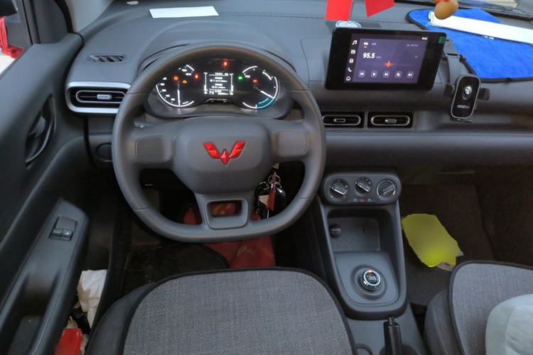 Used Wuling Hongguang New Energy 2025 Extended-Range Hybrid 50 km Standard Version Steering Wheel