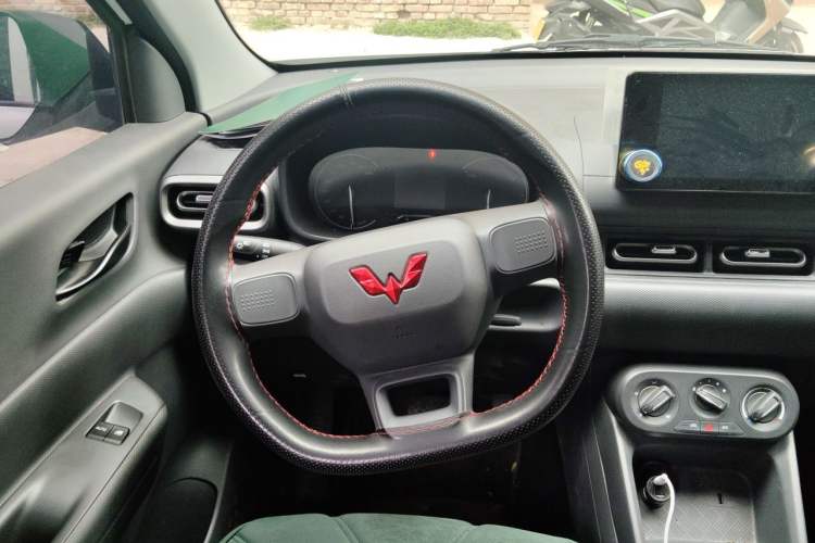 Used Wuling Hongguang New Energy 2025 Extended-Range Hybrid 50 km Standard Version Steering Wheel