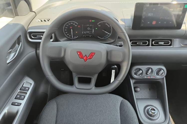 Used Wuling Hongguang New Energy 2025 Extended-Range Hybrid 50KM Comfort Version Steering Wheel