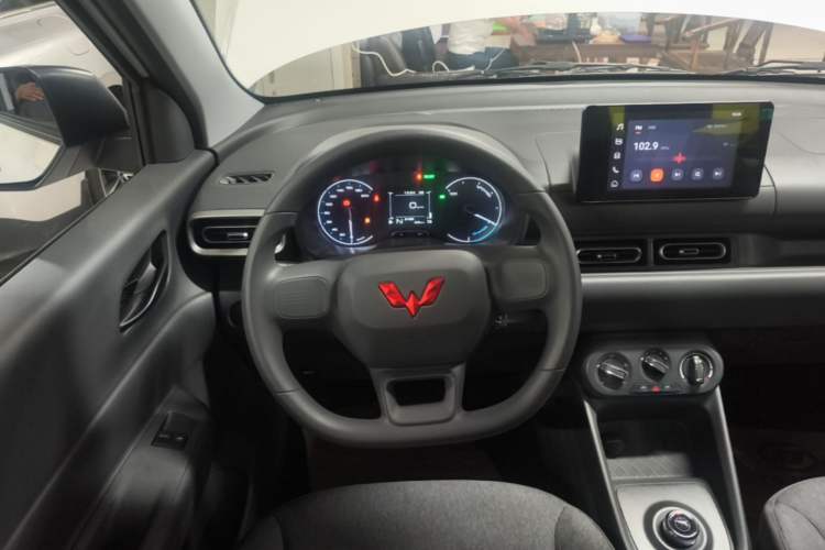 Used Wuling Hongguang New Energy 2025 Extended-Range Hybrid 50 km Standard Version Steering Wheel