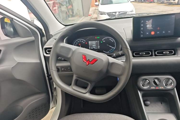 Used Wuling Hongguang New Energy 2025 Extended-Range Hybrid 50KM Comfort Version Steering Wheel