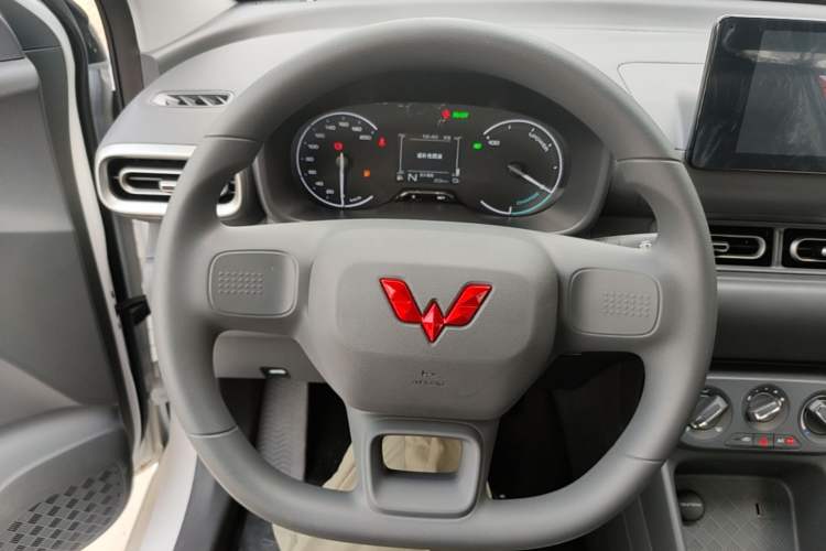Used Wuling Hongguang New Energy 2025 Extended-Range Hybrid 50KM Comfort Version Steering Wheel