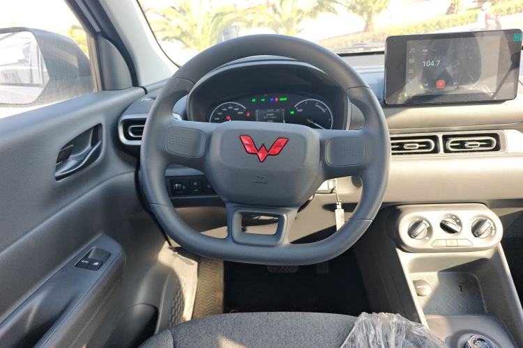 Used Wuling Hongguang New Energy 2025 Extended-Range Hybrid 50 km Standard Version Steering Wheel