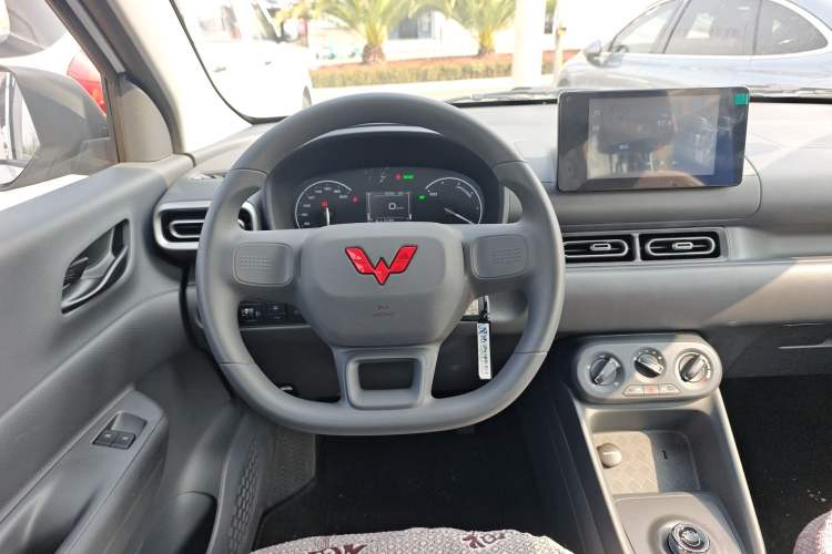 Used Wuling Hongguang New Energy 2025 Model Range-Extending Hybrid 150KM Standard Edition Steering Wheel