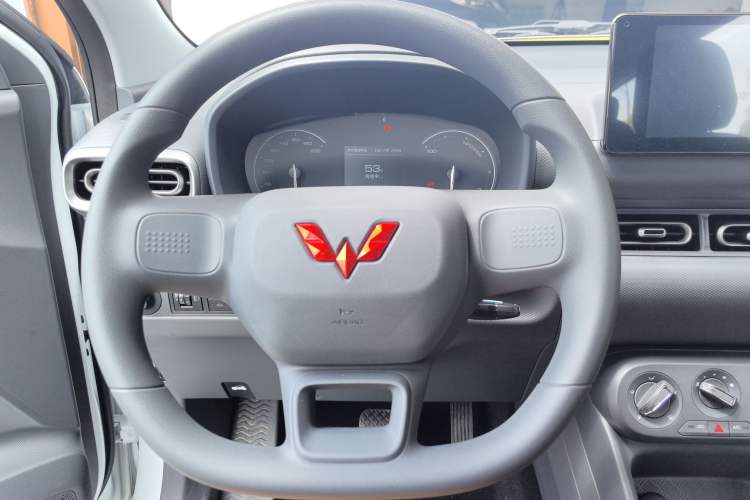 Used Wuling Hongguang New Energy 2025 Extended-Range Hybrid 50KM Comfort Version Steering Wheel