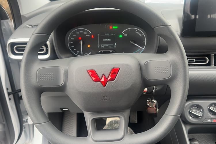 Used Wuling Hongguang New Energy 2025 Extended-Range Hybrid 50KM Comfort Version Steering Wheel