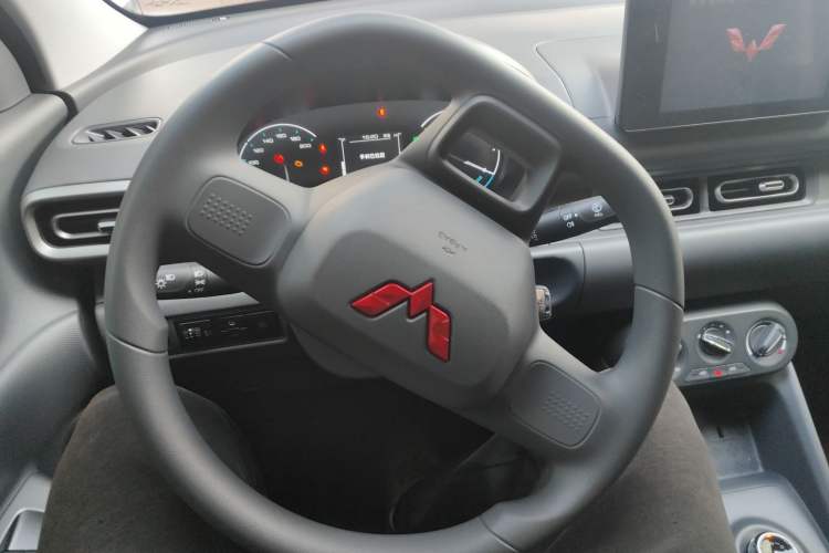 Used Wuling Hongguang New Energy 2025 Extended-Range Hybrid 50KM Comfort Version Steering Wheel