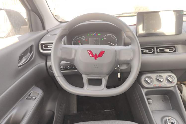 Used Wuling Hongguang New Energy 2025 Extended-Range Hybrid 50 km Standard Version Steering Wheel