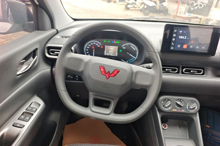 Used Wuling Hongguang New Energy 2025 Extended-Range Hybrid 50KM Comfort Version Steering Wheel