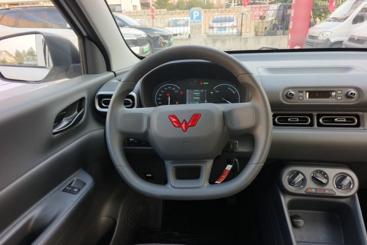Used Wuling Hongguang New Energy 2025 Extended-Range Hybrid 50 km Utility Version Steering Wheel