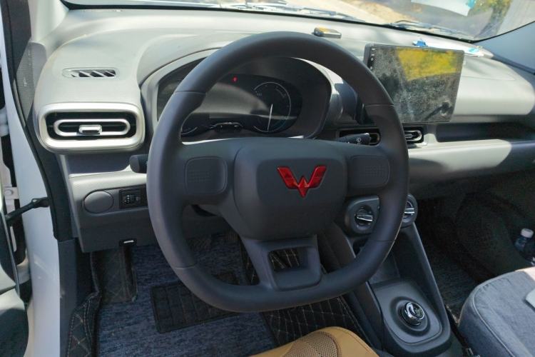 Used Wuling Hongguang New Energy 2025 Extended-Range Hybrid 50 km Utility Version Steering Wheel