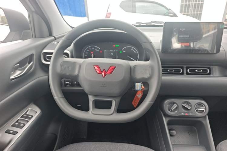 Used Wuling Hongguang New Energy 2025 Extended-Range Hybrid 50KM Comfort Version Steering Wheel