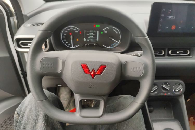 Used Wuling Hongguang New Energy 2025 Extended-Range Hybrid 50KM Comfort Version Steering Wheel