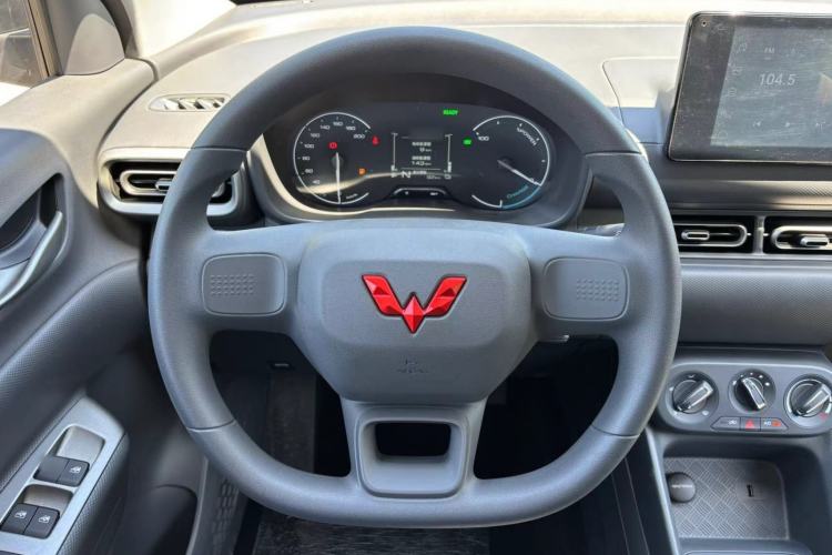 Used Wuling Hongguang New Energy 2025 Extended-Range Hybrid 50KM Comfort Version Steering Wheel