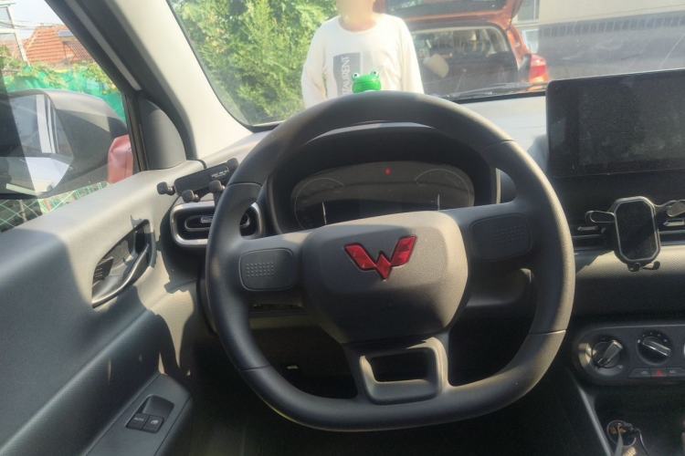 Used Wuling Hongguang New Energy 2025 Extended-Range Hybrid 50 km Standard Version Steering Wheel