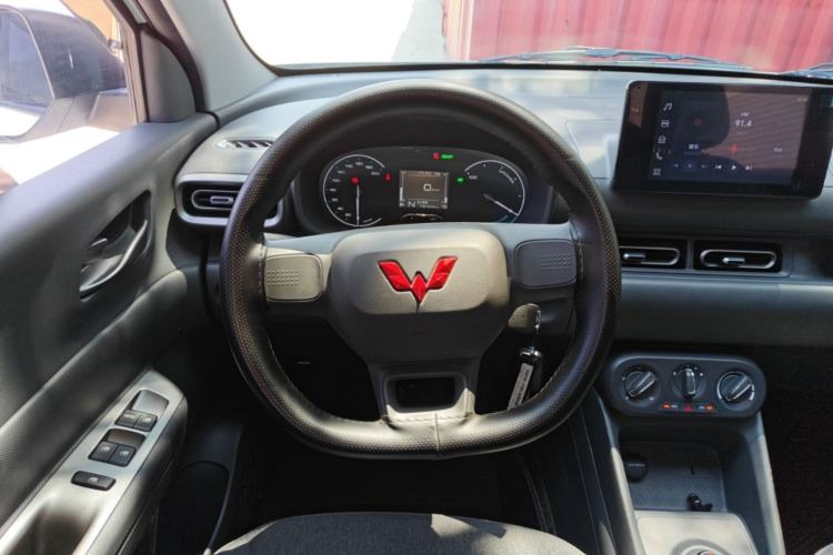 Used Wuling Hongguang New Energy 2025 Extended-Range Hybrid 50KM Comfort Version Steering Wheel