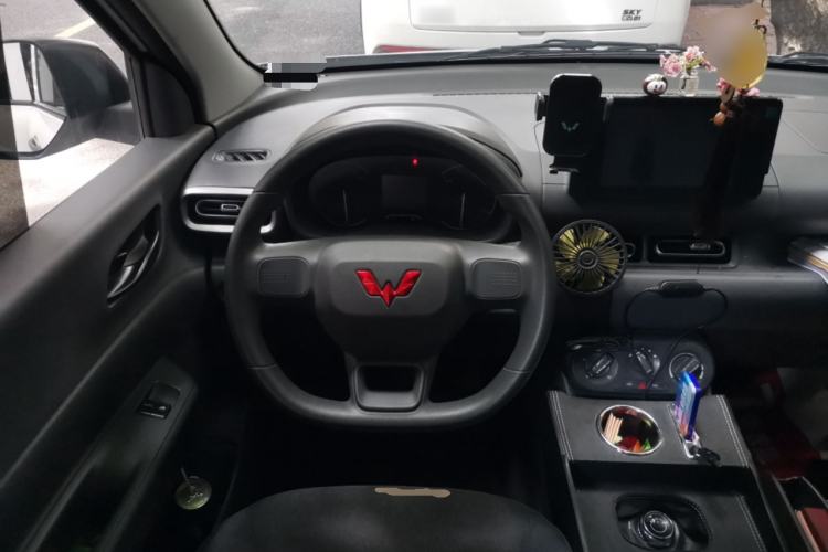 Used Wuling Hongguang New Energy 2025 Extended-Range Hybrid 50 km Standard Version Steering Wheel