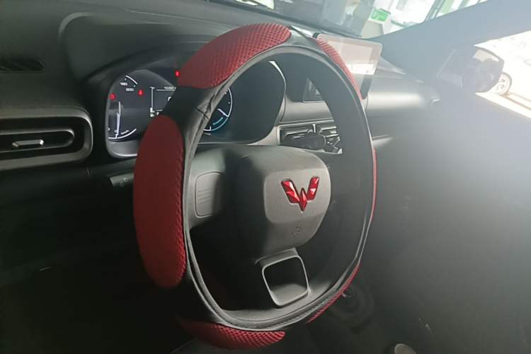 Used Wuling Hongguang New Energy 2025 Extended-Range Hybrid 50KM Comfort Version Steering Wheel