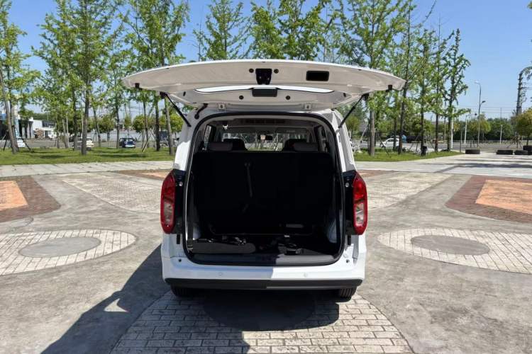 Used Wuling Hongguang New Energy 2025 Extended-Range Hybrid 50KM Comfort Version Trunk
