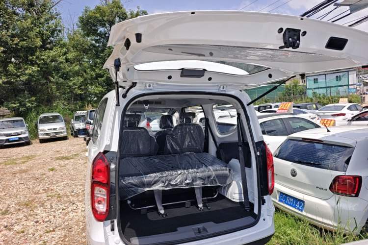 Used Wuling Hongguang New Energy 2025 Extended-Range Hybrid 50KM Comfort Version Trunk