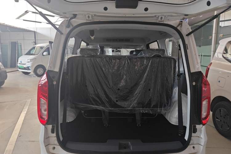 Used Wuling Hongguang New Energy 2025 Extended-Range Hybrid 50KM Comfort Version Trunk