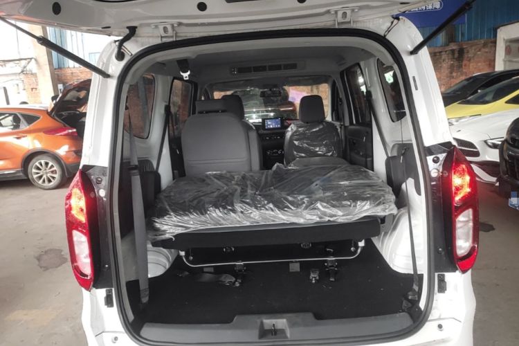 Used Wuling Hongguang New Energy 2025 Extended-Range Hybrid 50KM Comfort Version Trunk