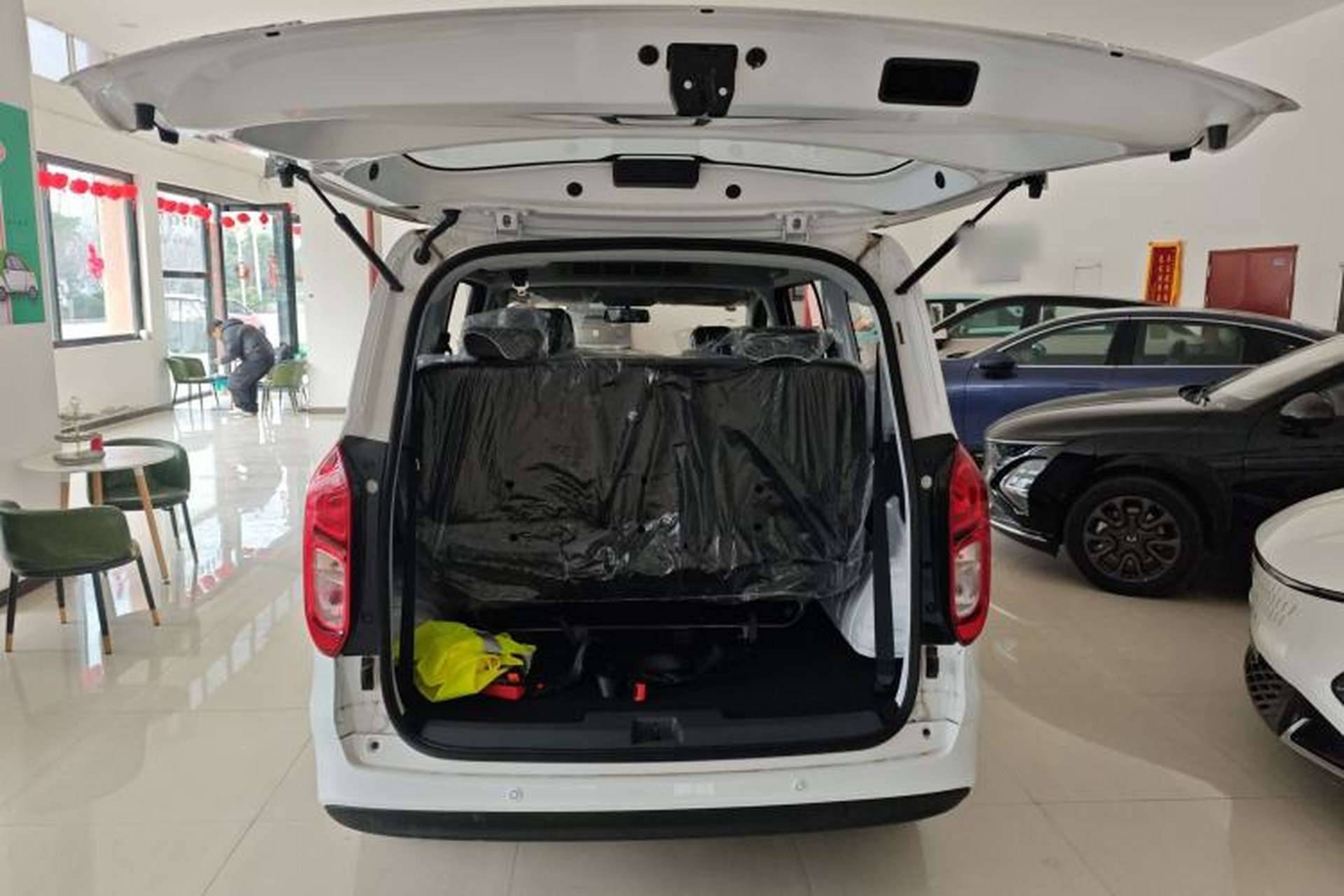 Used Wuling Hongguang New Energy 2025 Extended-Range Hybrid 50KM Comfort Version Trunk