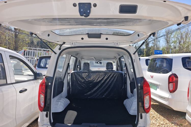 Used Wuling Hongguang New Energy 2025 Extended-Range Hybrid 50 km Utility Version Trunk