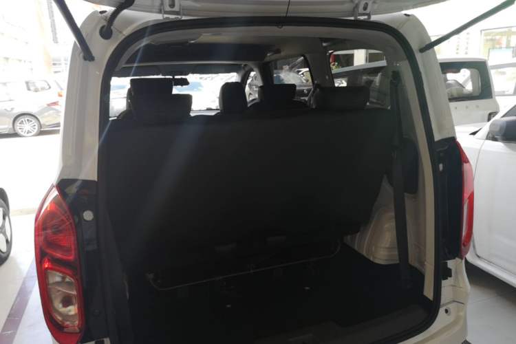 Used Wuling Hongguang New Energy 2025 Extended-Range Hybrid 50KM Comfort Version Trunk