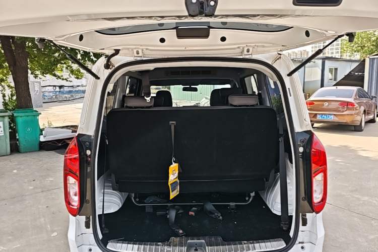 Used Wuling Hongguang New Energy 2025 Extended-Range Hybrid 50KM Comfort Version Trunk