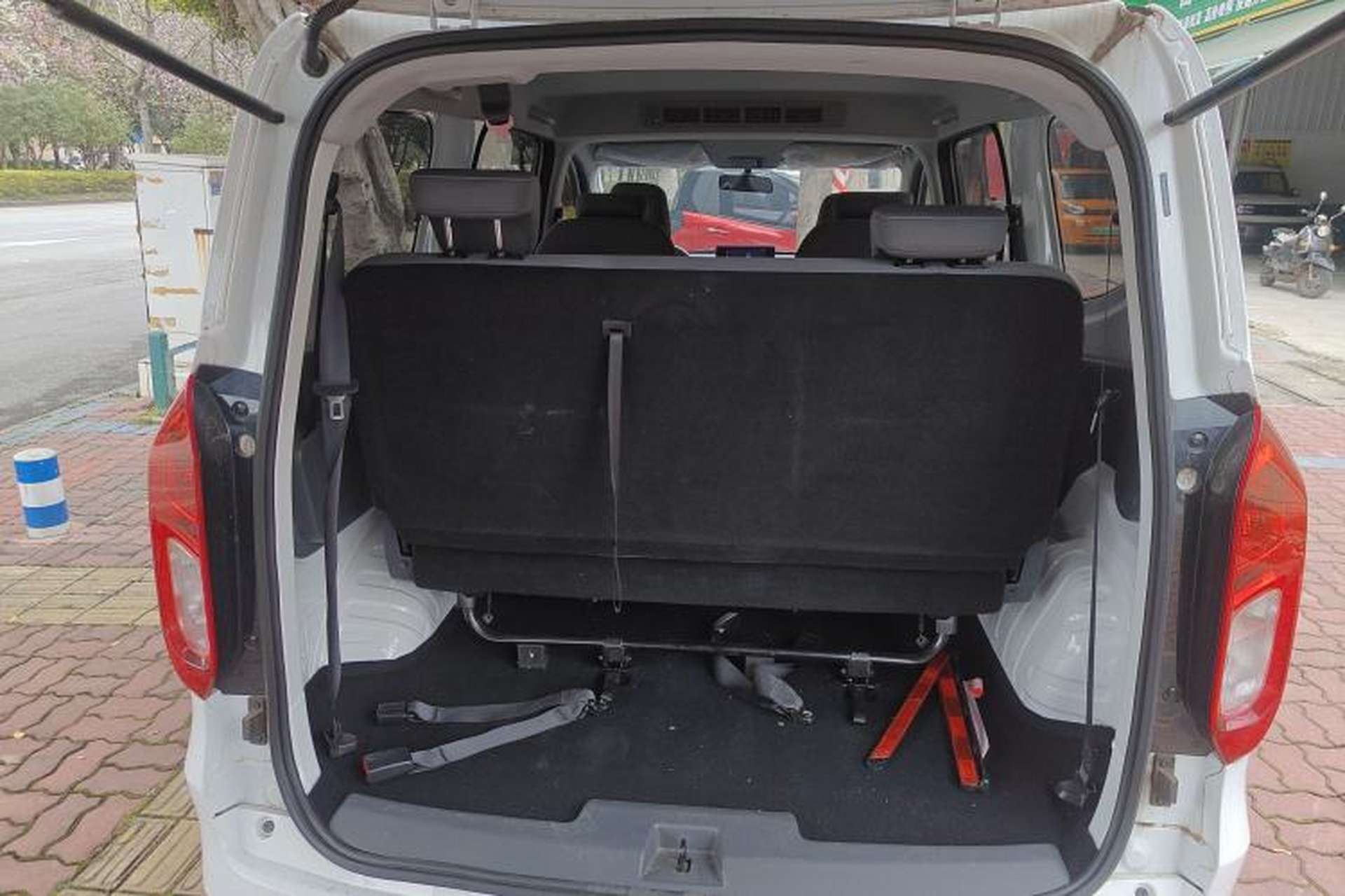 Used Wuling Hongguang New Energy 2025 Extended-Range Hybrid 50KM Comfort Version Trunk