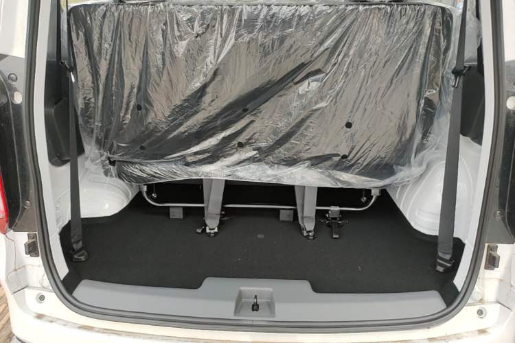 Used Wuling Hongguang New Energy 2025 Extended-Range Hybrid 50KM Comfort Version Trunk