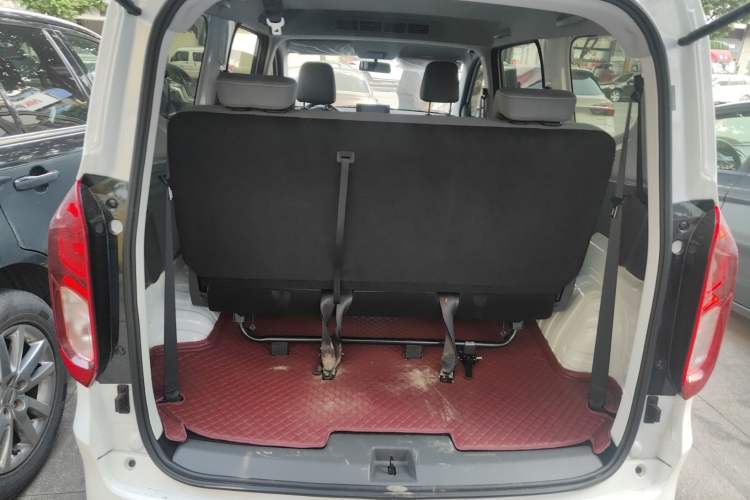 Used Wuling Hongguang New Energy 2025 Extended-Range Hybrid 50KM Comfort Version Trunk