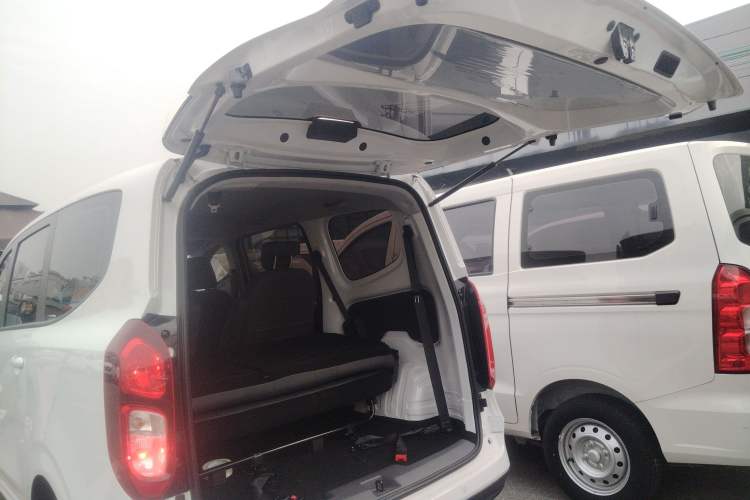 Used Wuling Hongguang New Energy 2025 Extended-Range Hybrid 50KM Comfort Version Trunk