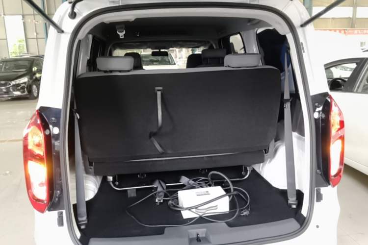 Used Wuling Hongguang New Energy 2025 Extended-Range Hybrid 50KM Comfort Version Trunk