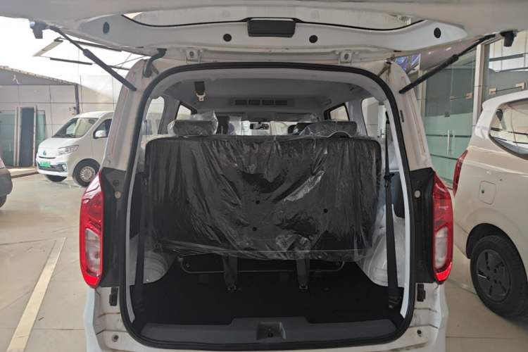 Used Wuling Hongguang New Energy 2025 Extended-Range Hybrid 50KM Comfort Version Trunk