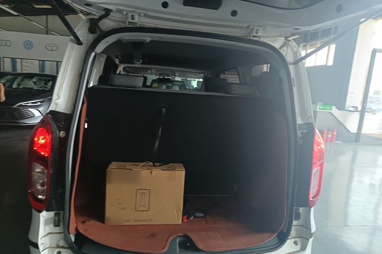 Used Wuling Hongguang New Energy 2025 Extended-Range Hybrid 50KM Comfort Version Trunk