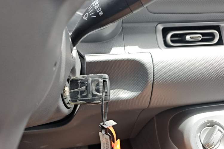 Used Wuling Hongguang New Energy 2025 Extended-Range Hybrid 50 km Standard Version Vehicle Key