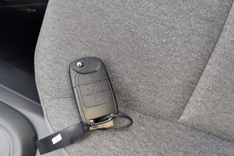 Used Wuling Hongguang New Energy 2025 Extended-Range Hybrid 50KM Comfort Version Vehicle Key