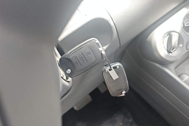 Used Wuling Hongguang New Energy 2025 Extended-Range Hybrid 50KM Comfort Version Vehicle Key