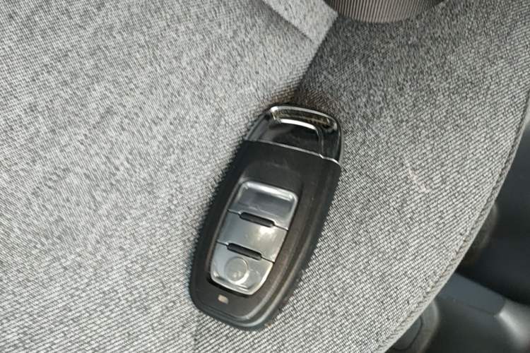 Used Wuling Hongguang New Energy 2025 Extended-Range Hybrid 50KM Comfort Version Vehicle Key