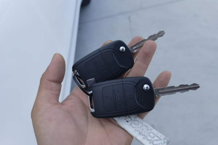 Used Wuling Hongguang New Energy 2025 Extended-Range Hybrid 50KM Comfort Version Vehicle Key