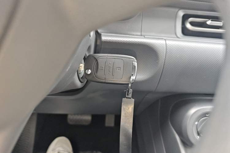 Used Wuling Hongguang New Energy 2025 Model Range-Extending Hybrid 150KM Comfort Edition Vehicle Key