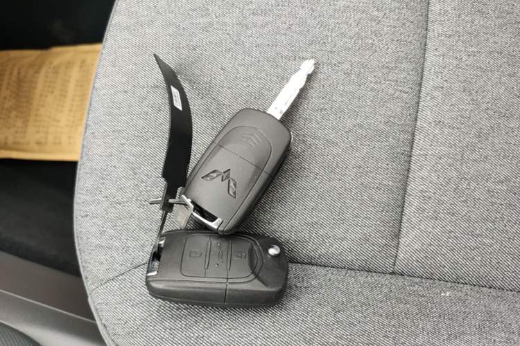 Used Wuling Hongguang New Energy 2025 Extended-Range Hybrid 50KM Comfort Version Vehicle Key