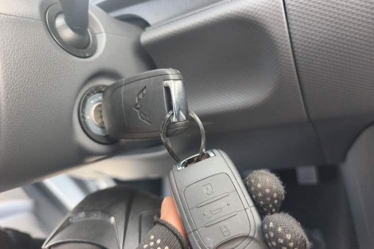 Used Wuling Hongguang New Energy 2025 Extended-Range Hybrid 50KM Comfort Version Vehicle Key