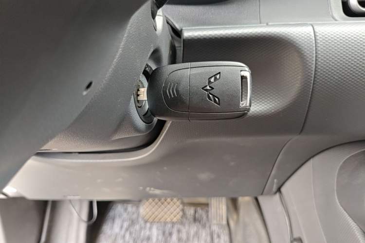 Used Wuling Hongguang New Energy 2025 Extended-Range Hybrid 50KM Comfort Version Vehicle Key