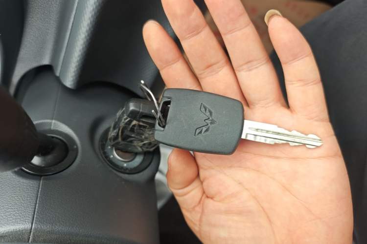 Used Wuling Hongguang New Energy 2025 Extended-Range Hybrid 50 km Standard Version Vehicle Key
