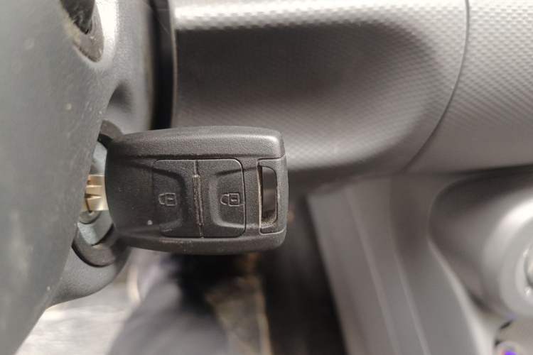 Used Wuling Hongguang New Energy 2025 Extended-Range Hybrid 50 km Utility Version Vehicle Key