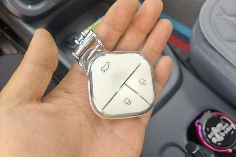 Used Wuling Hongguang New Energy 2025 Extended-Range Hybrid 50KM Comfort Version Vehicle Key