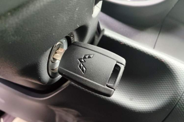 Used Wuling Hongguang New Energy 2025 Extended-Range Hybrid 50 km Standard Version Vehicle Key